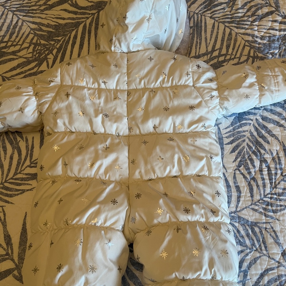 Carters snowsuit - Picture 2 of 4